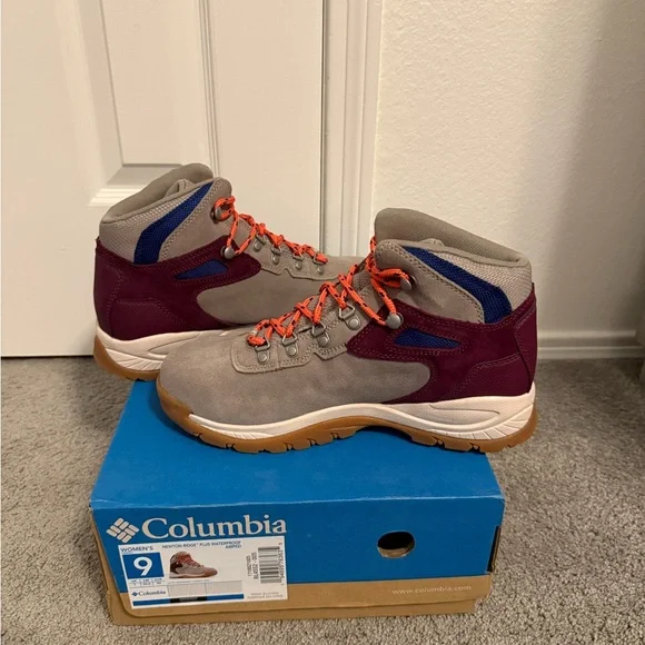 Columbia Women's Hiking Boots NWT - Picture 3 of 7